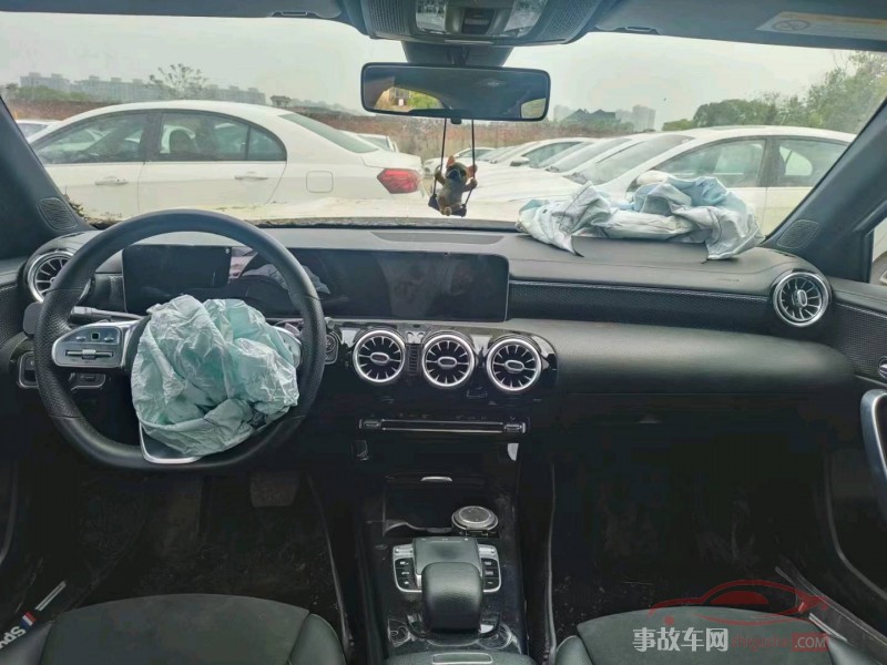 杭州市20年奔驰A中型车